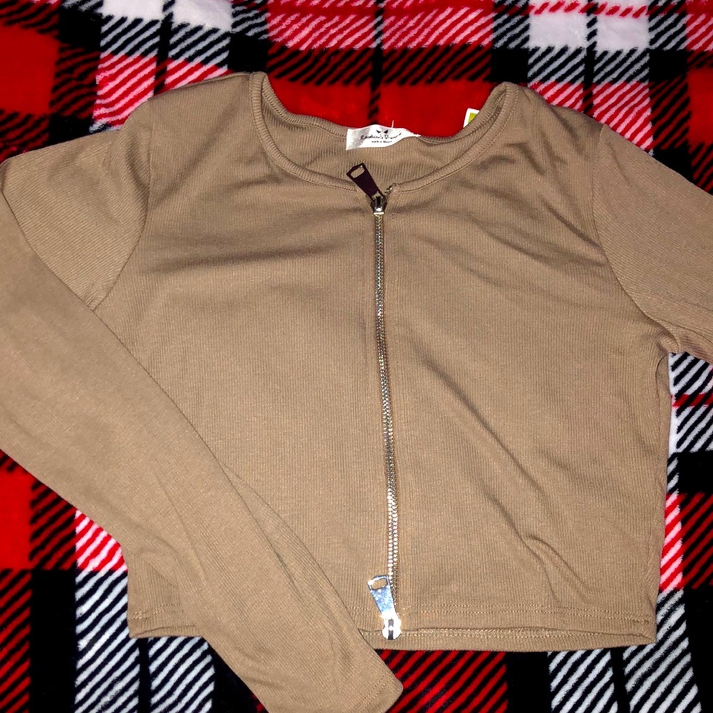 long sleeve cropped shirt